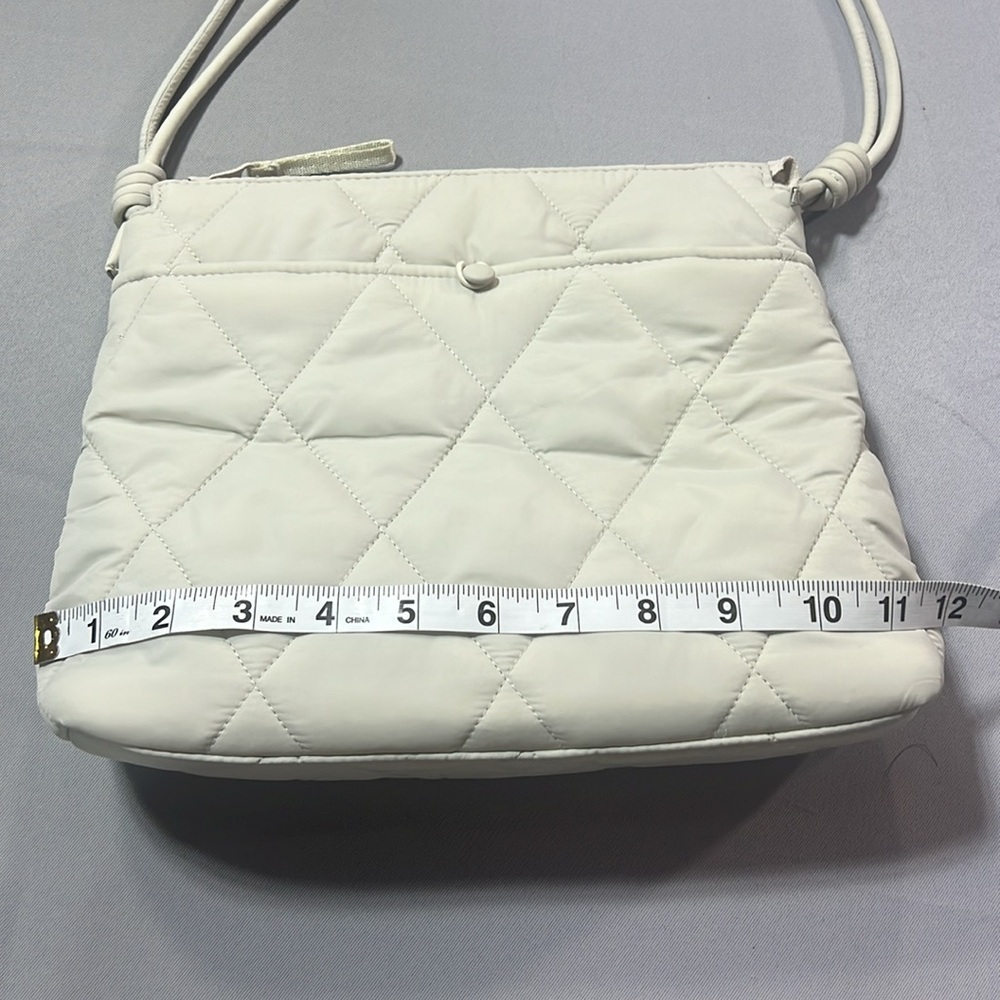 Vera Bradley taupe purse nylon quilted
CLOSET CLEAN OUT SALE! - Picture 8 of 10